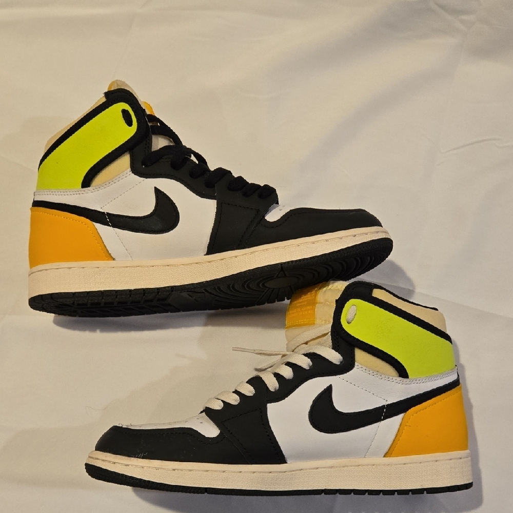 Nike Air Jordan 1 Volt Retro High OG Size 10 - Picture 5 of 11
